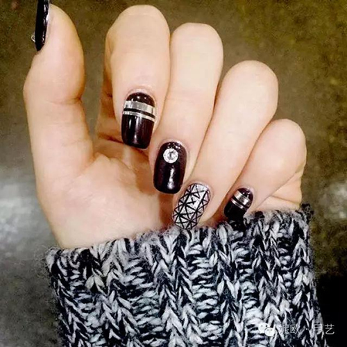 美甲怎么自己卸掉学生,美甲如何快速在家卸掉