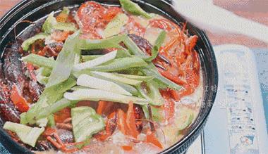 刷爆！十次路过九次排队！就凭一只虾让苏州人挤破头！