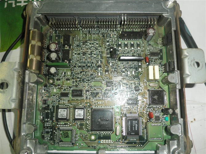 真正原创:重卡电脑板故障维修之日野500发动冒蓝烟故障排除