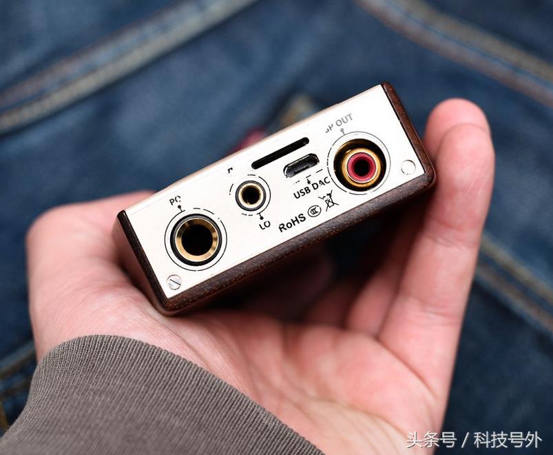 2.4寸屏+64GB+花梨木外壳,比iPhone7还逼格