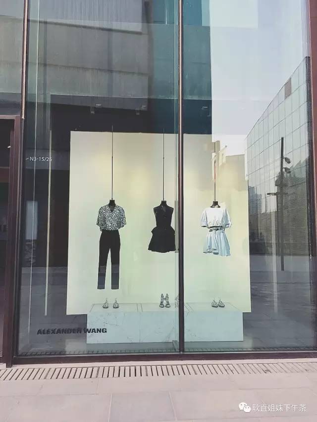 上班族福利：耿直姐妹三分钟带你逛完宇宙中心——三里屯