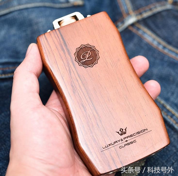 2.4寸屏+64GB+花梨木外壳,比iPhone7还逼格