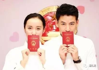 在朋友圈晒领证的那张照片，千万别学大s和奶茶妹妹！