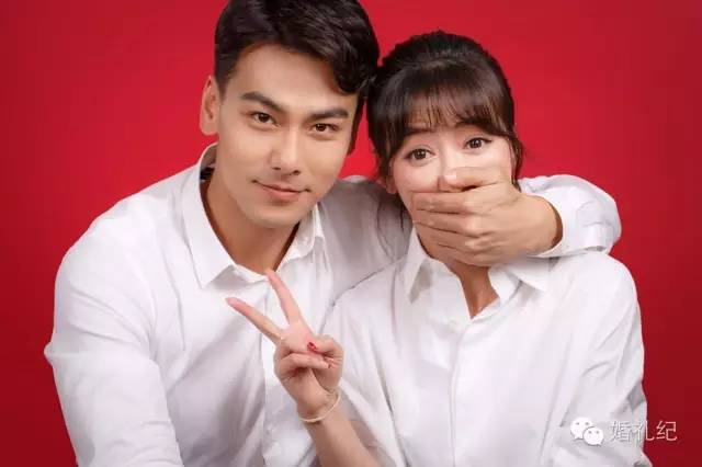 在朋友圈晒领证的那张照片，千万别学大s和奶茶妹妹！