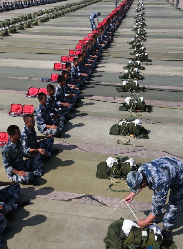 空降兵大型伞降,空降兵伞降和机降