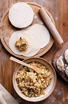 快速包饺子的高手在这里,学会包饺子新技能