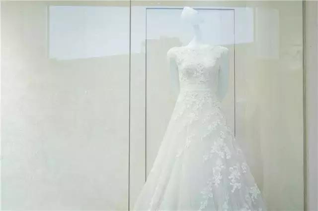 林心如的白色婚纱 (林心如婚纱衣服品牌推荐)