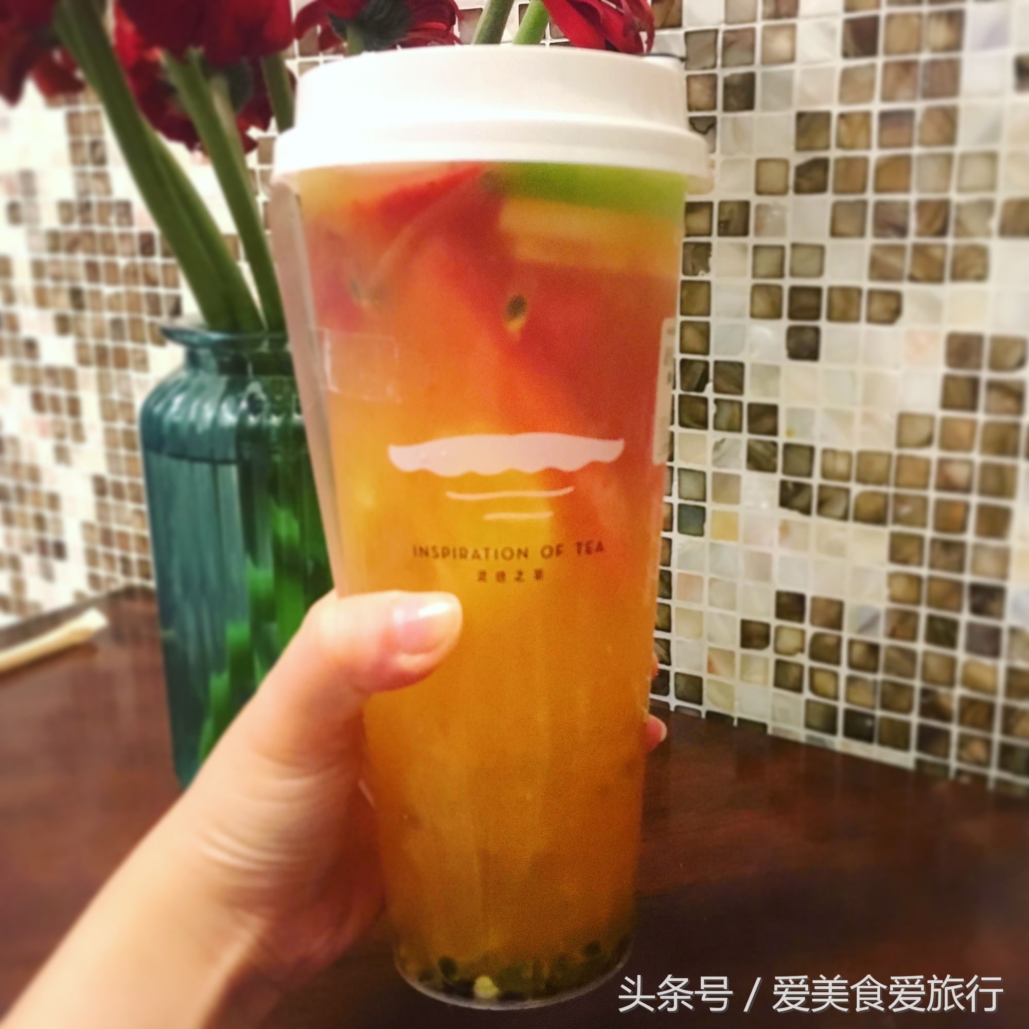 喜茶倒垃圾,花两个小时排队买喜茶