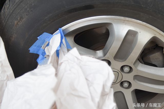 奔驰轮毂划痕修复多少钱,轮毂有点划痕自己怎么修复