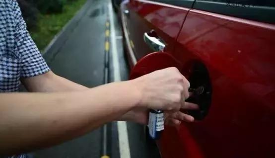 油箱有吸气声是什么原因,油箱有吸气声音怎么办