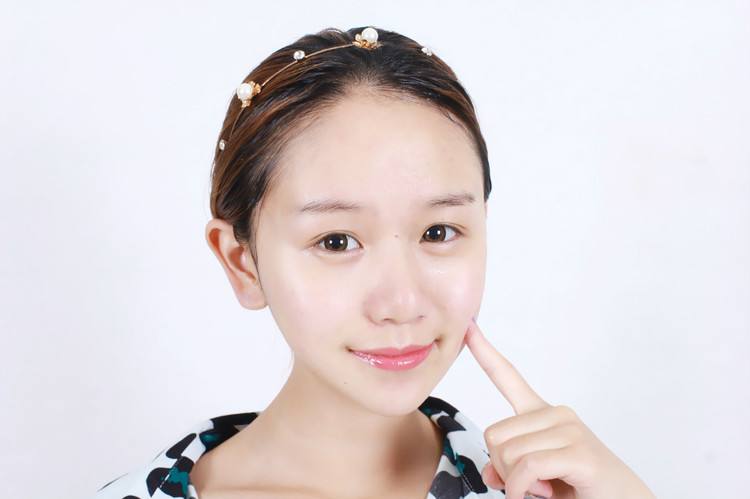 矿泉水敷脸啥作用,矿泉水敷脸有什么效果