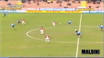 罗纳尔多过人好么,可以拉到罗纳尔多衣角的后卫