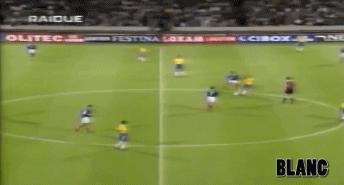 罗纳尔多过人好么,可以拉到罗纳尔多衣角的后卫