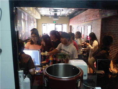 约吗?快来看看排队排到腿酸的这家店到底是什么店?