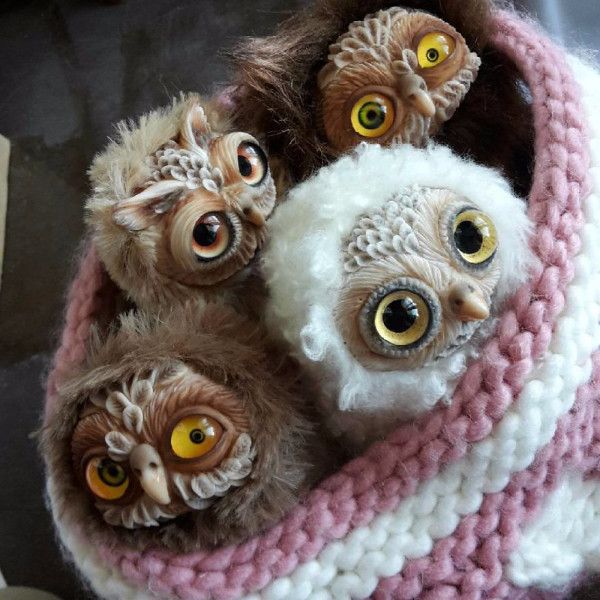 她做的娃娃表情都好奇怪啊！