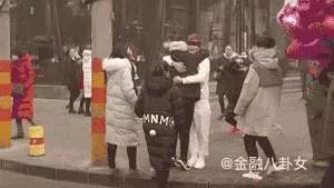 我出柜了，你愿意给我一个拥抱吗？