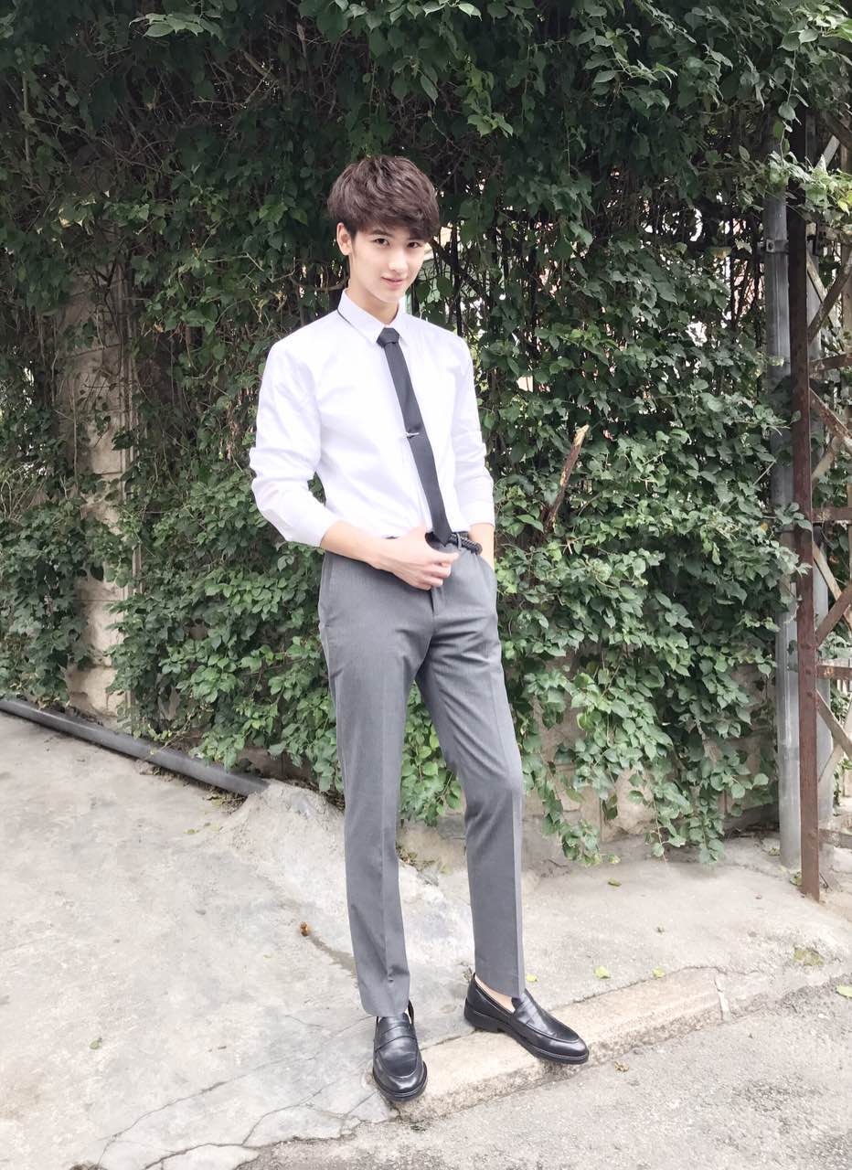 昨日被同学安利了一对颜值超高的校花校草，没想到竟然是这么回事