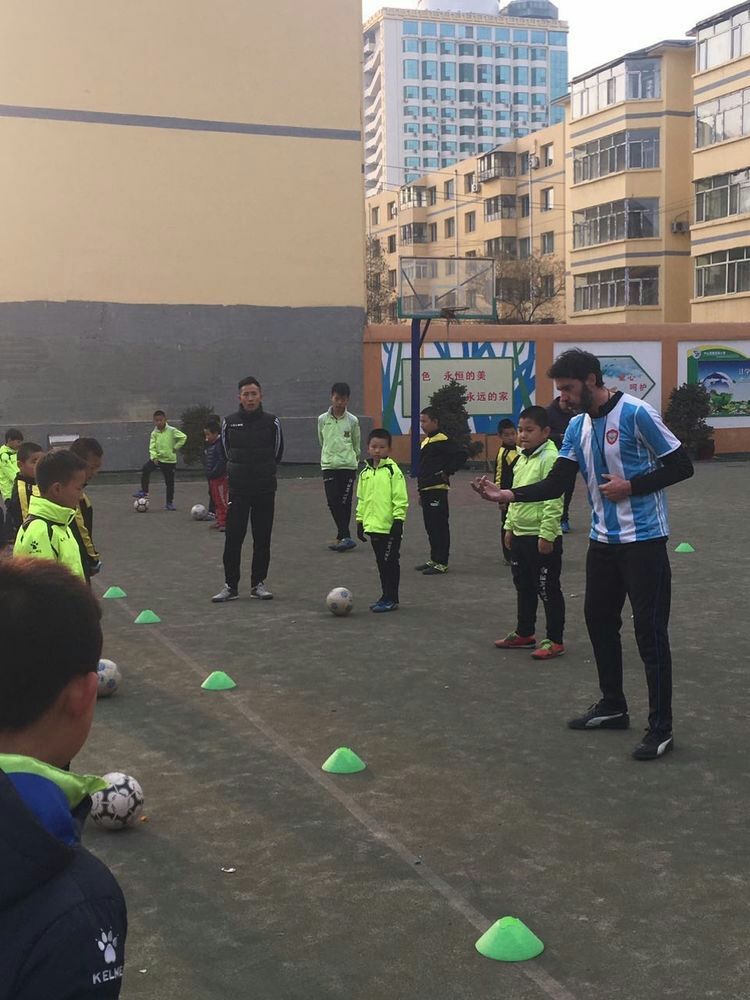 呼和浩特市回民区体育训练馆,回民学校足球