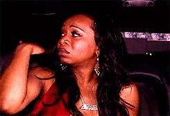 她的皮肤很白,她的皮肤白得像什么