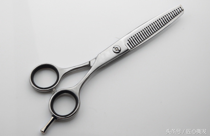 发型师请注意，TONIGUY不产剪刀！