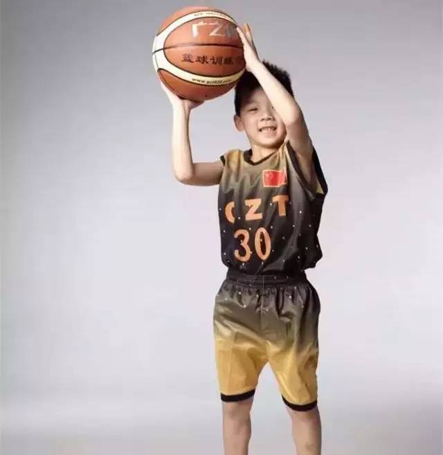 广州6岁篮球神射手，受邀登上央视，下一个库里？