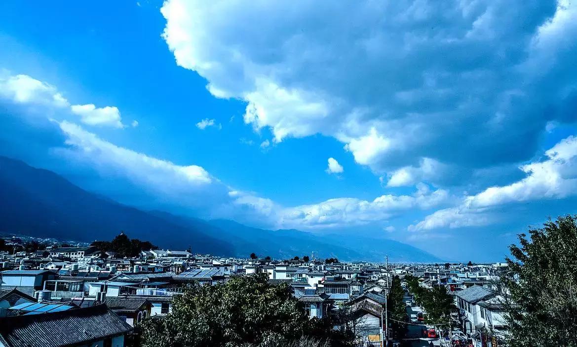 泼水节云南德宏游客视角,德宏泼水节孔雀舞申报吉尼斯纪录