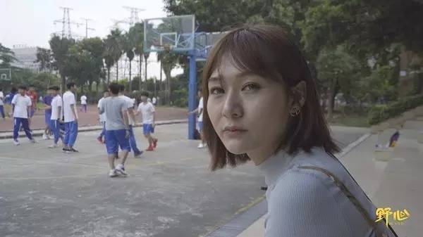 这个社会太过粗暴，用身体来定义灵魂