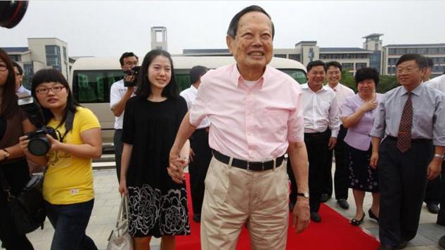 杨振宁翁帆多少岁结的婚,翁帆和杨振宁结婚是什么原因