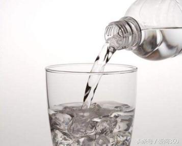 揭秘饮水机过滤视频,讲饮水机的原理放什么吸引小学生