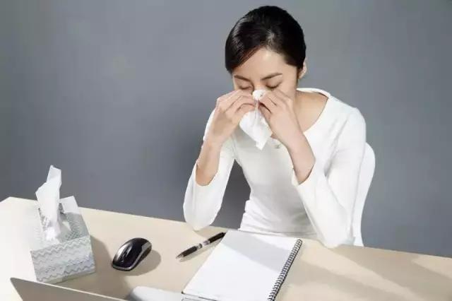 如何判断鼻塞感冒还是过敏性鼻炎,稍受凉就鼻痒鼻塞流涕是鼻炎吗