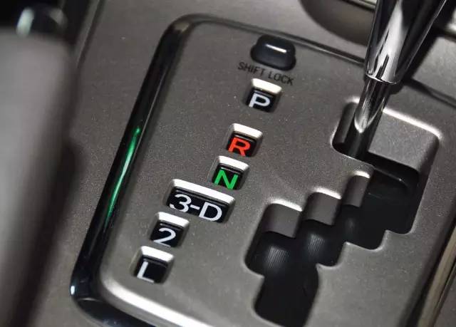 自动挡好开吗刚拿驾照,自动挡真的很好开吗