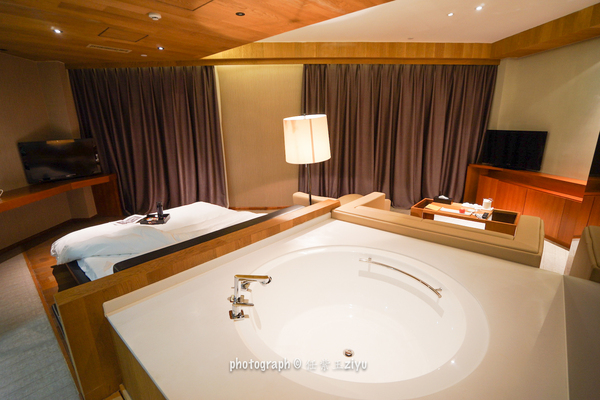 冬日的浪漫游山玩水泡温泉,又可以看雪又可以泡温泉的地方