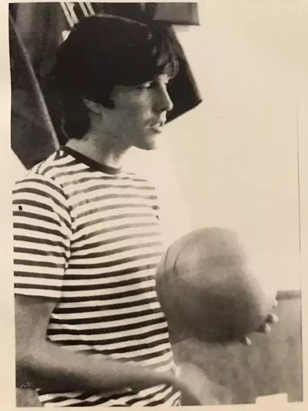 欺骗、盗窃、培植间谍,这是运动帝国耐克创始人奈特的前传