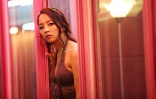 2020年服装10大流行色,2020服装行业流行四大元素