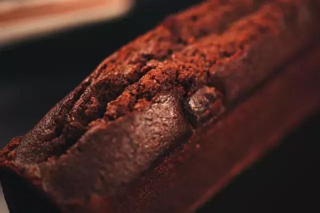 她用只卖7天的芝士条征服明星，如今带着纯手工的磅蛋糕降临魔都