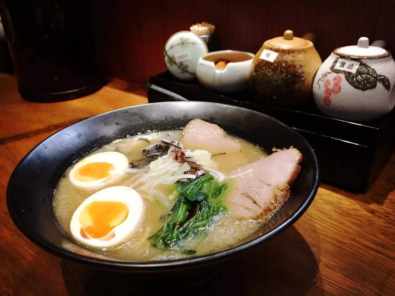 玉皇山下这家花园餐厅歧视单身狗!这么大的鱼头叫我怎么吃