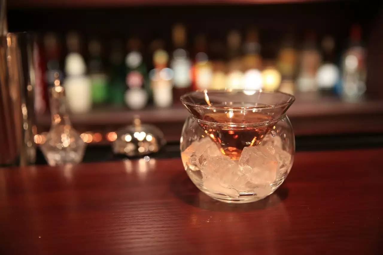 玉皇山下这家花园餐厅歧视单身狗!这么大的鱼头叫我怎么吃