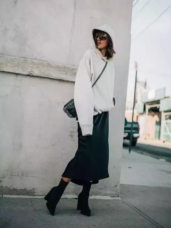 冬季连帽卫衣内搭怎么穿,冬天连帽卫衣怎么搭配出高级感