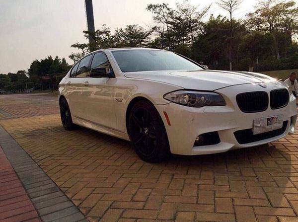 背景神秘的她出道从不拍吻戏，私底下十分富有，座驾却无比低调