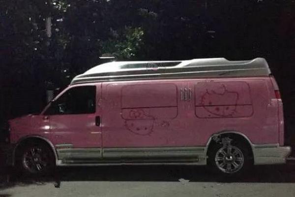 背景神秘的她出道从不拍吻戏，私底下十分富有，座驾却无比低调