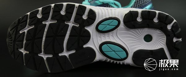 你从不注意的鞋底花纹，却成了乔丹科比封神的“秘密”