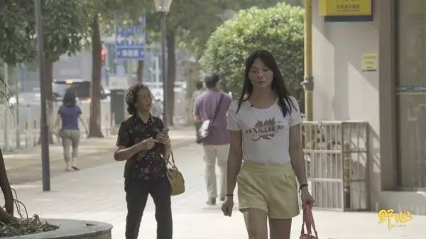 这个社会太过粗暴，用身体来定义灵魂