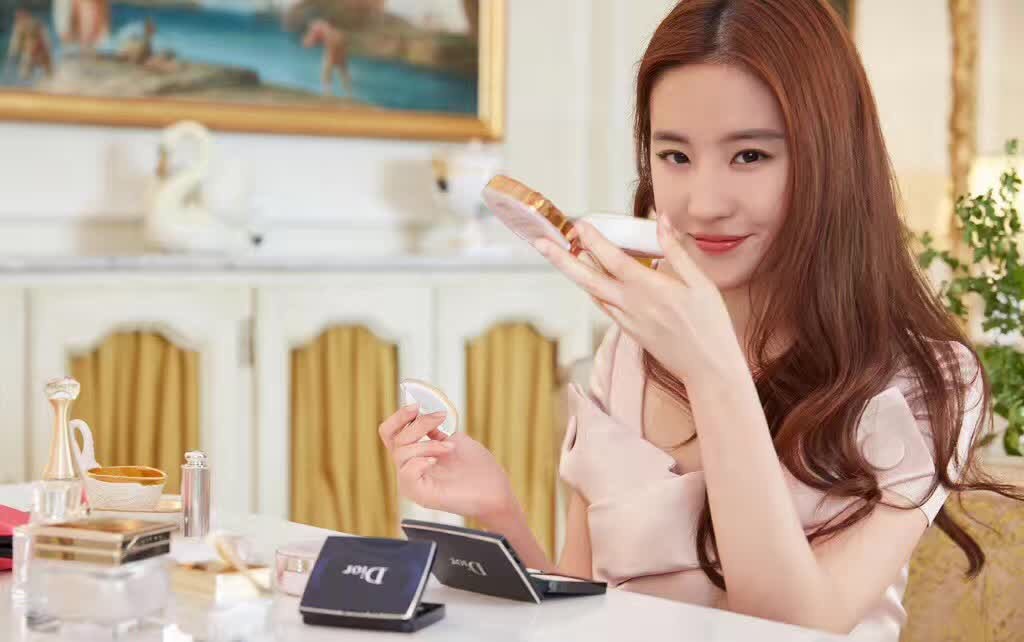 迪奥气垫和圣罗兰气垫哪个好,迪奥最火的气垫