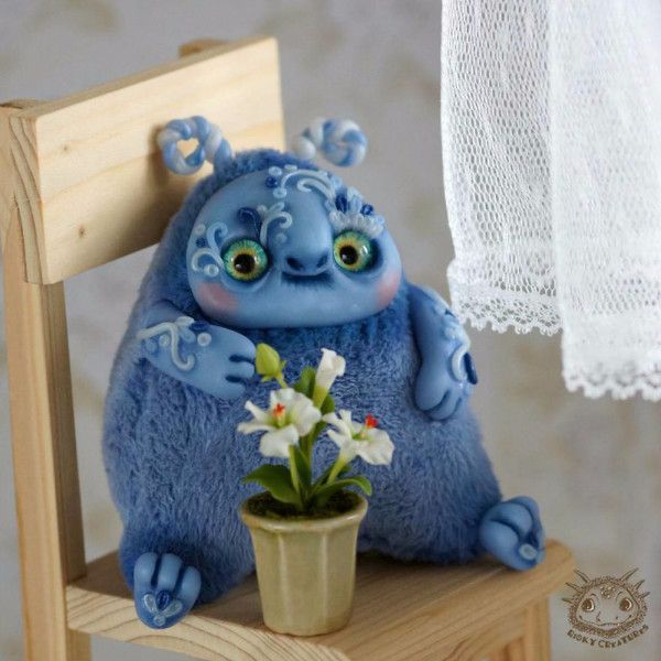 她做的娃娃表情都好奇怪啊！