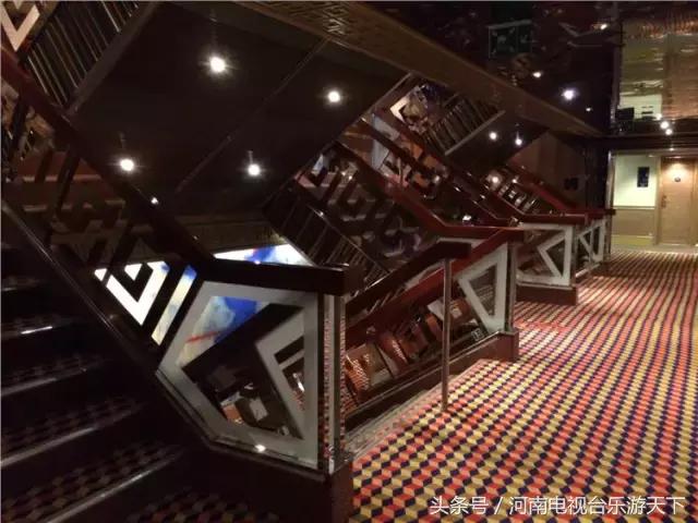 游轮发生什么事,游轮上的夜生活