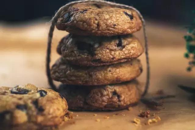 她用只卖7天的芝士条征服明星，如今带着纯手工的磅蛋糕降临魔都