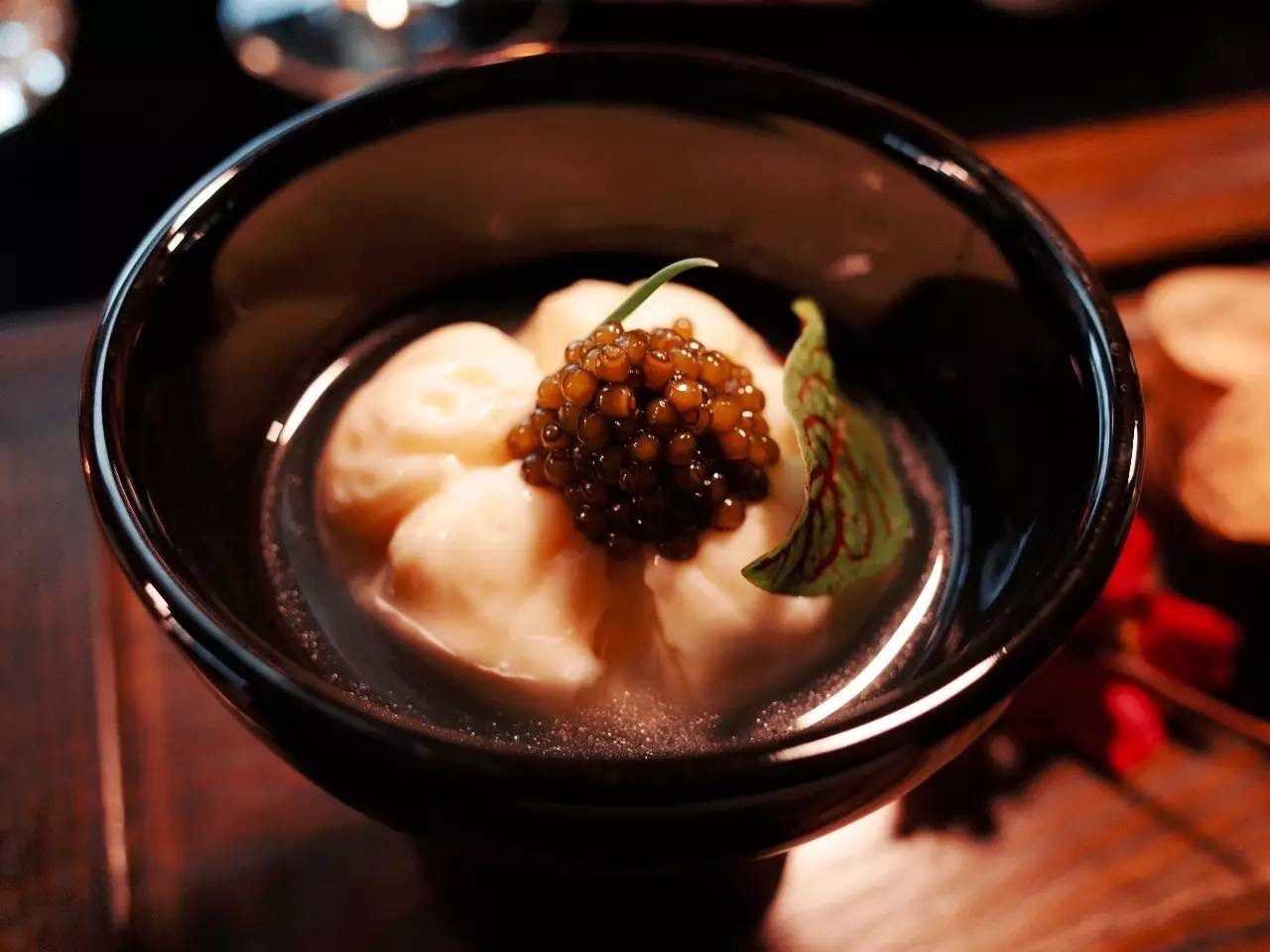 玉皇山下这家花园餐厅歧视单身狗!这么大的鱼头叫我怎么吃