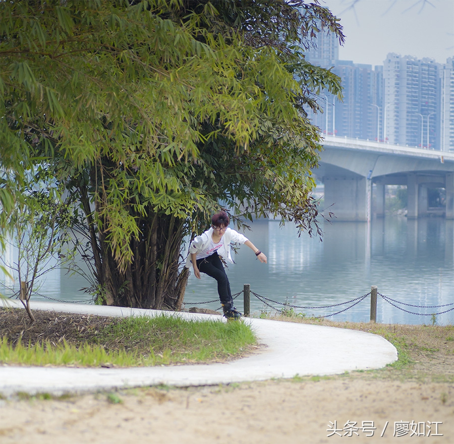 走近轮滑世界（滑旱冰）——摄于江滨公园
