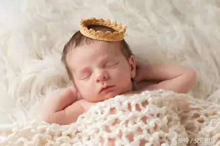 宝宝不睡觉？一放下就醒？美国专家哄睡五法，妈妈再无陪睡血泪史