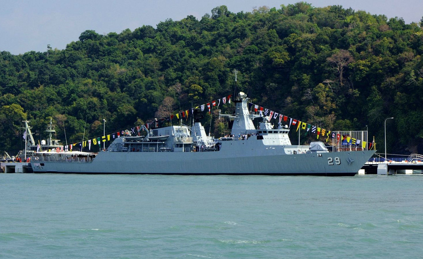 这国最近和中国打得火热：先买4艘濒海舰又考察迷你055